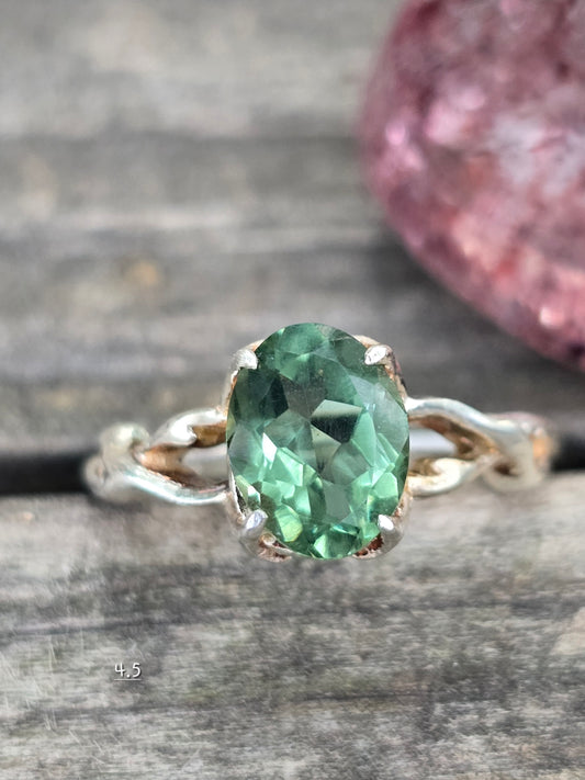 Size 4.5 green apatite