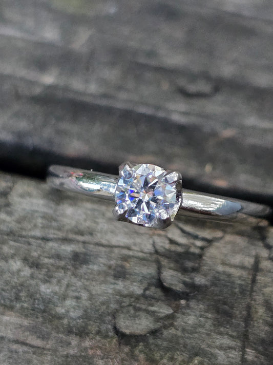 Size 8 moissanite