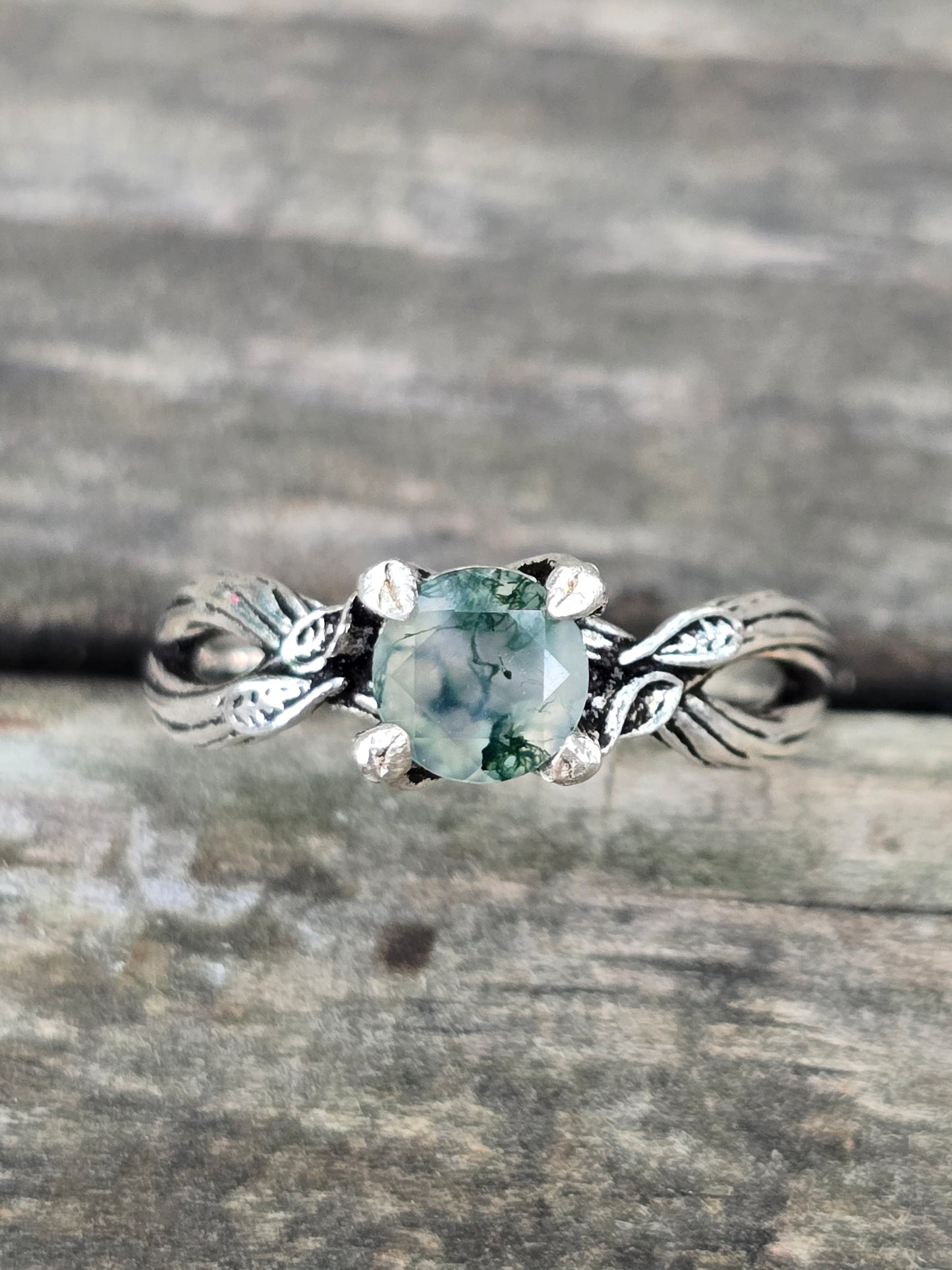 Size 9 moss agate