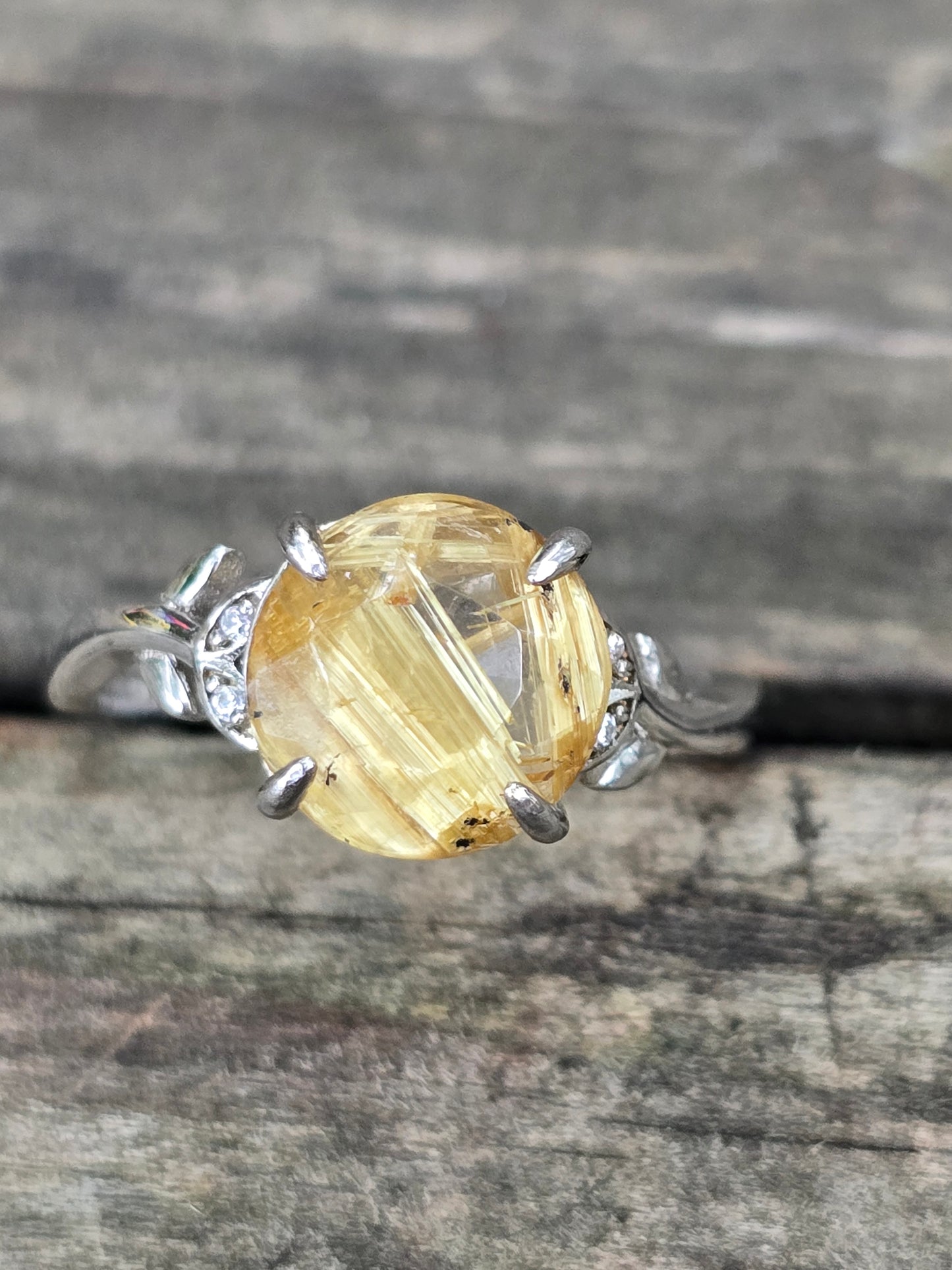 High quality golden rutile quartz size 9