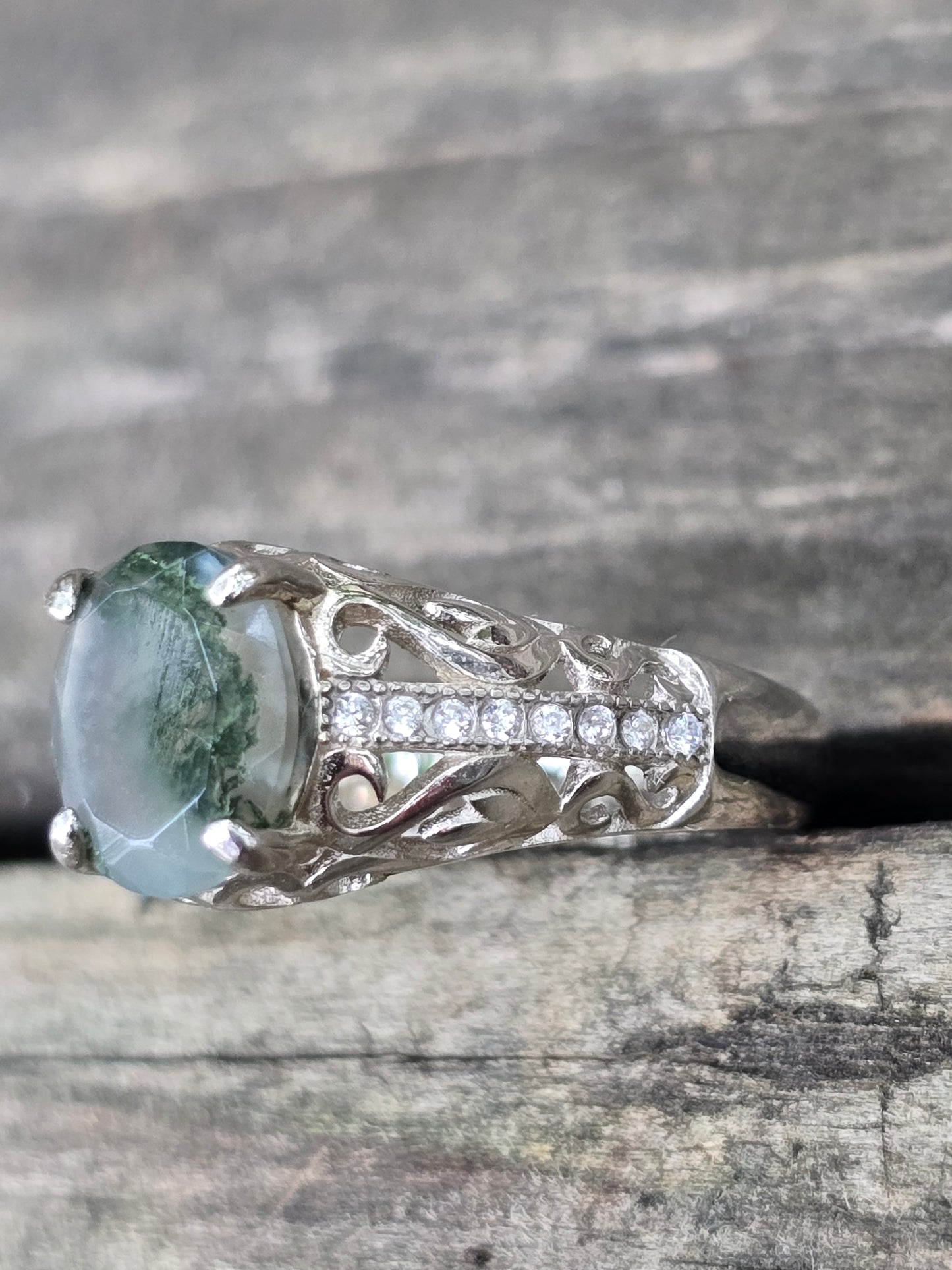 Size 9 moss agate