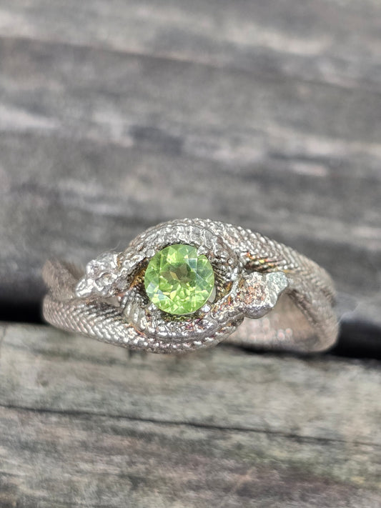 Size 9 peridot