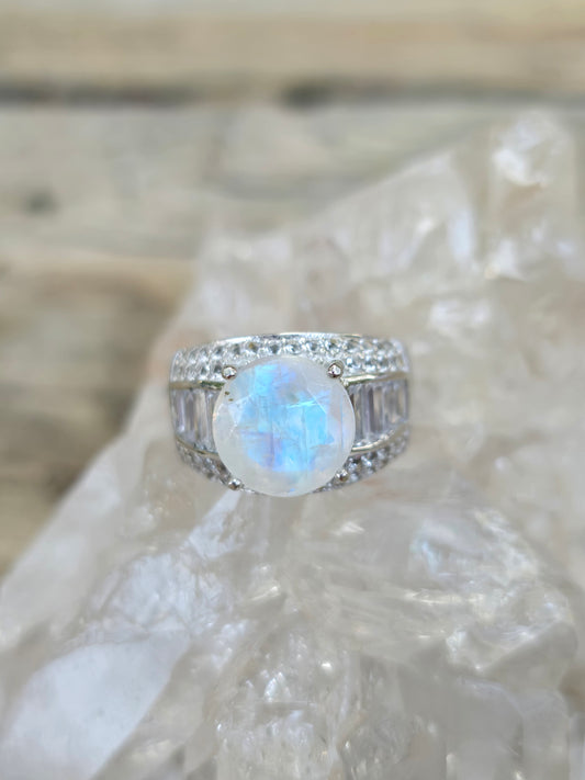 Rainbow moonstone & white topaz size 7.5