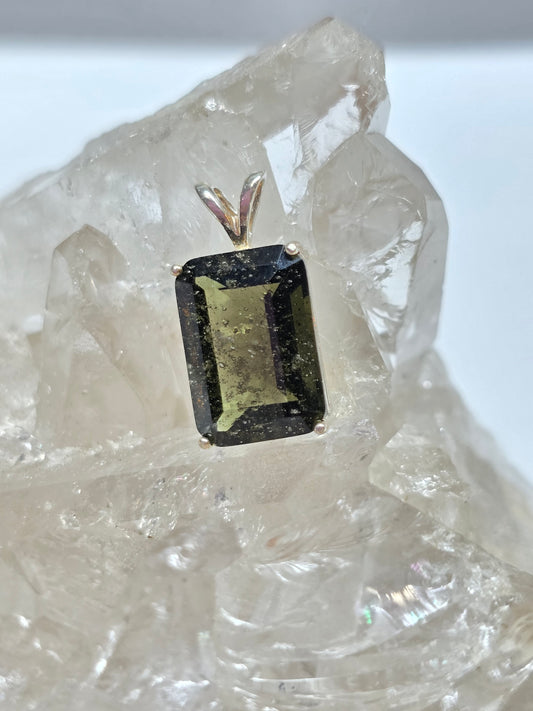 14x10mm moldavite