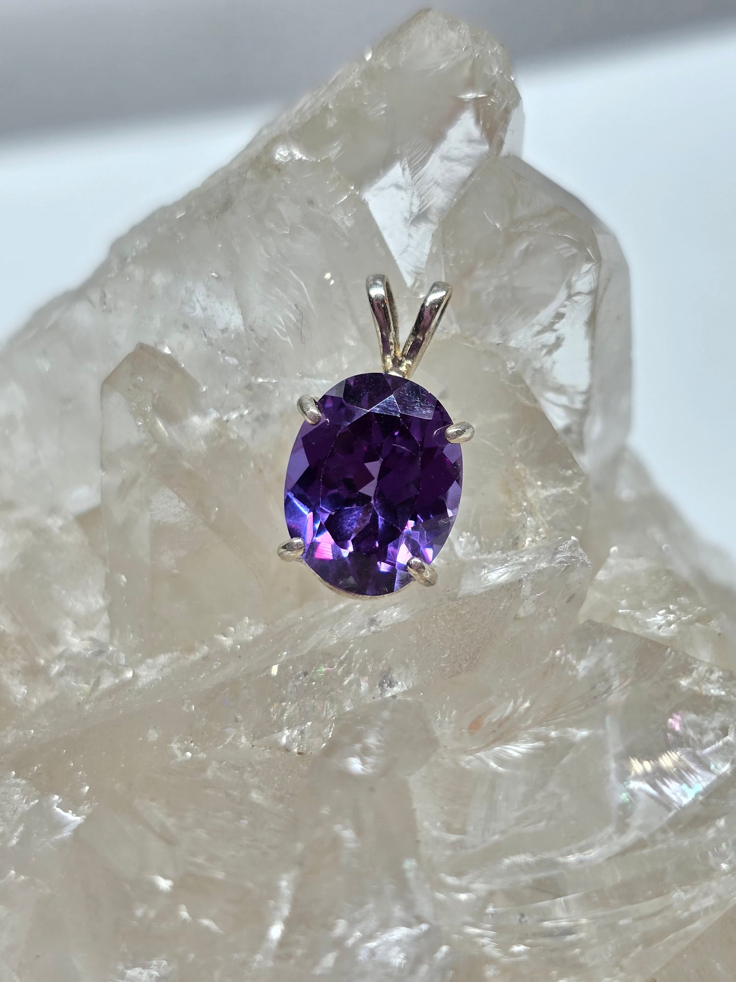 Synthetic alexandrite pendant