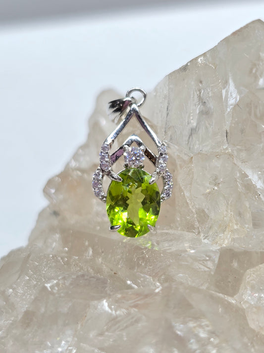 Peridot & moissanite pendant