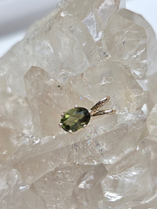 Tiny 6x4mm moldavite