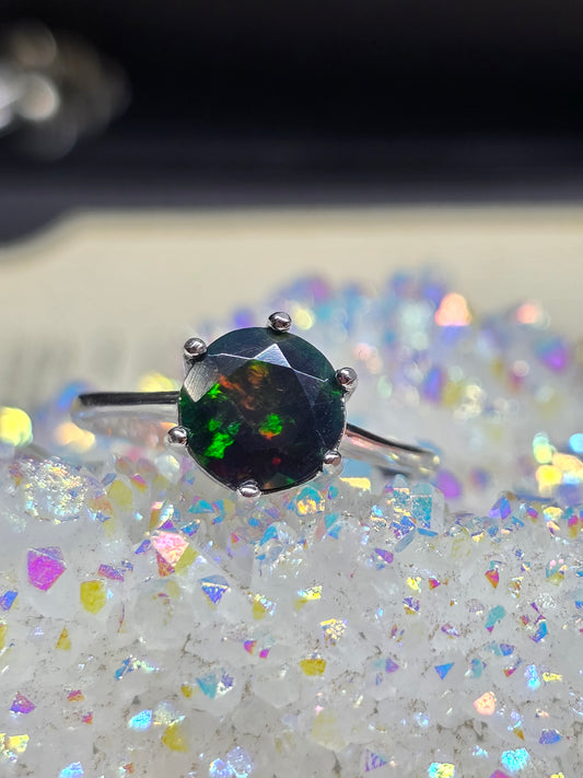 Smoked black opal size 6