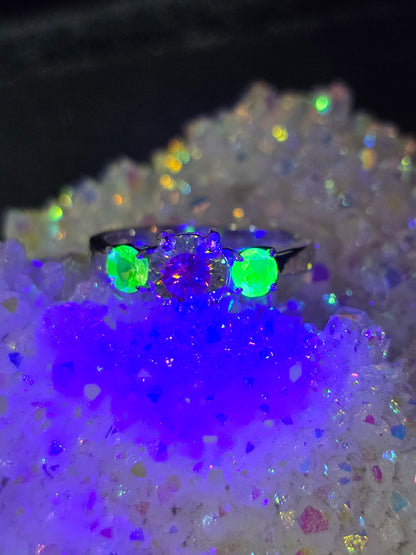 "Slime" MOISSANITE and uranium glass size 7